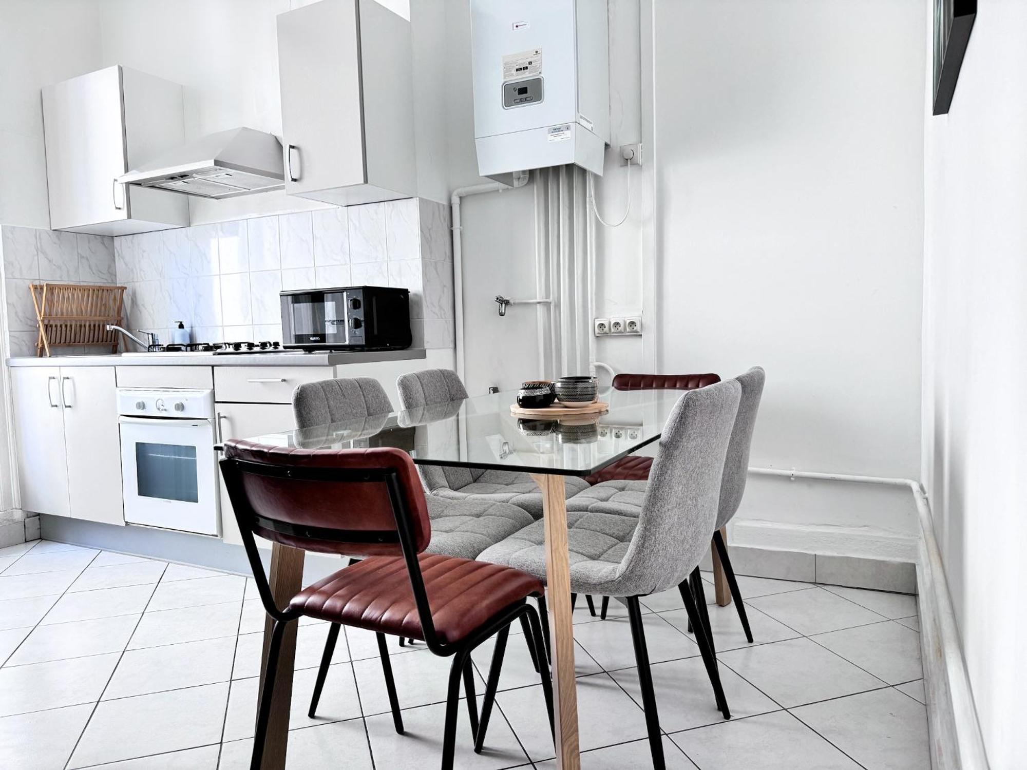 Suite Merengue Oullins Luaran gambar