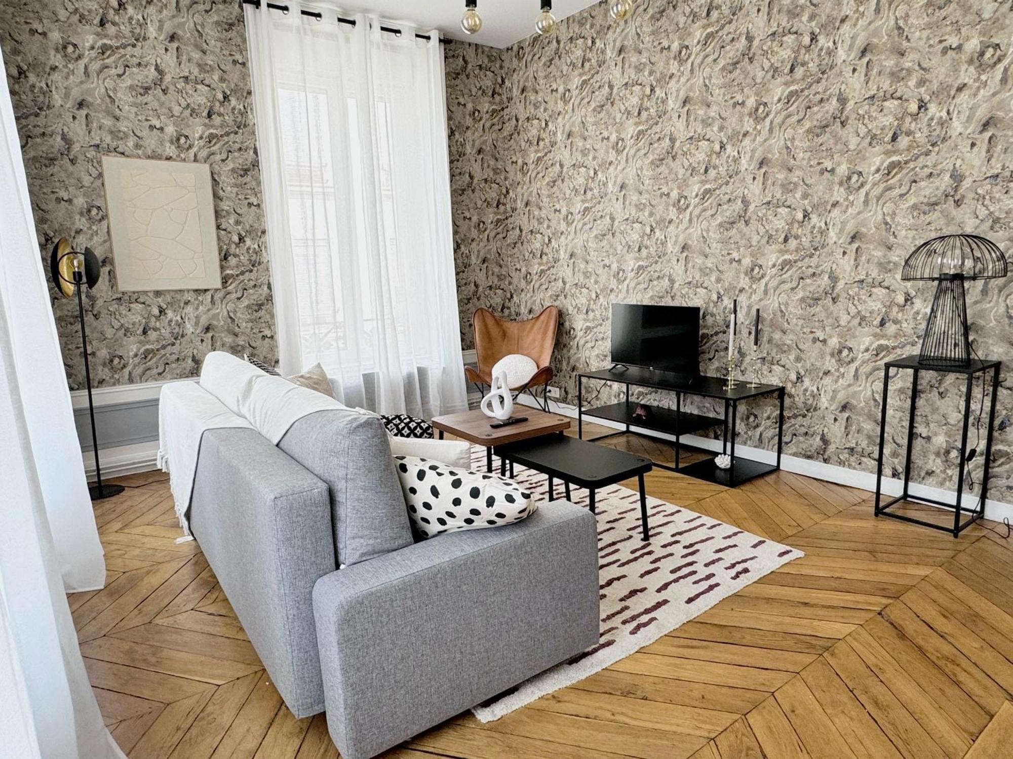 Suite Merengue Oullins Luaran gambar