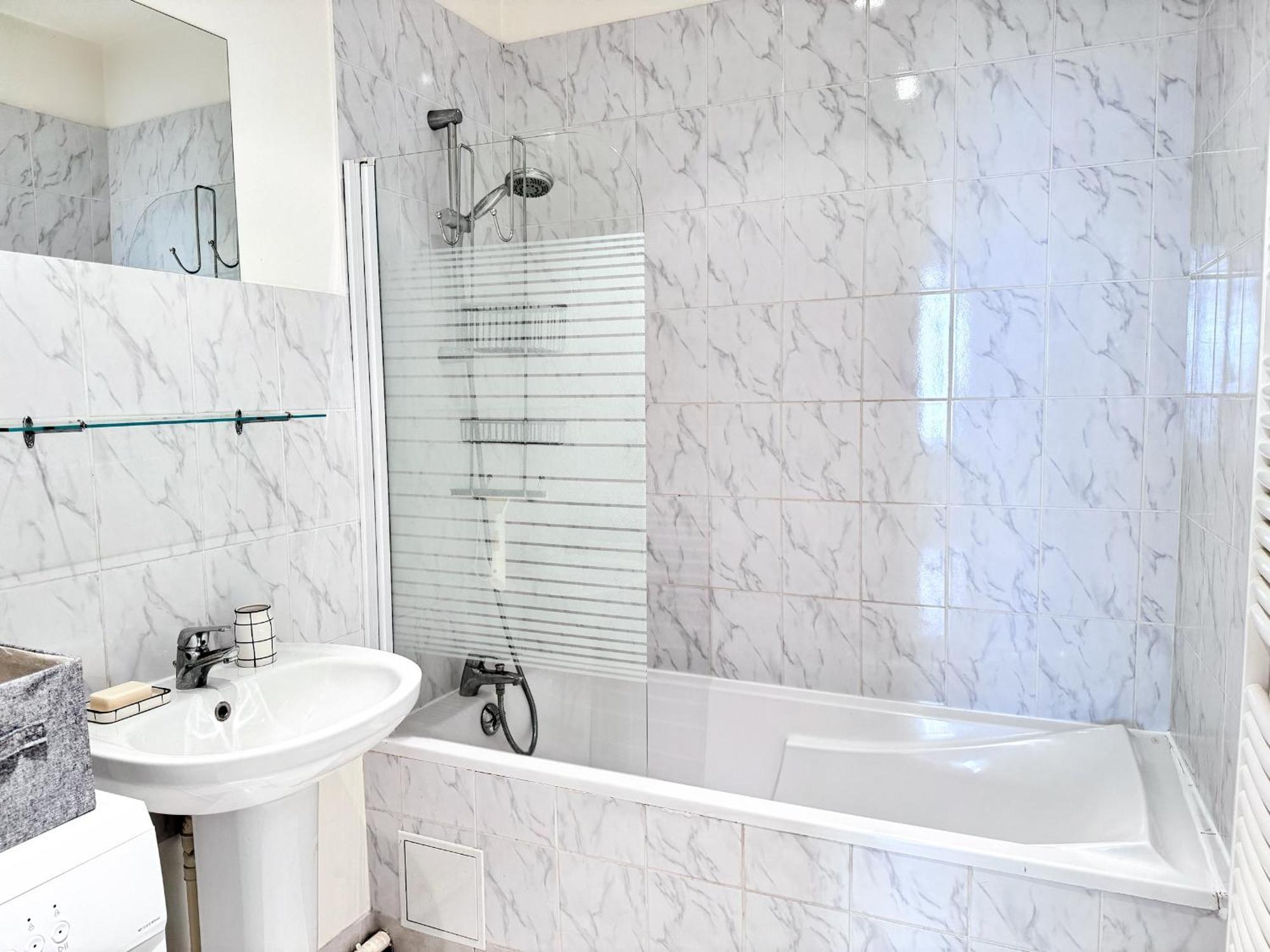Suite Merengue Oullins Luaran gambar